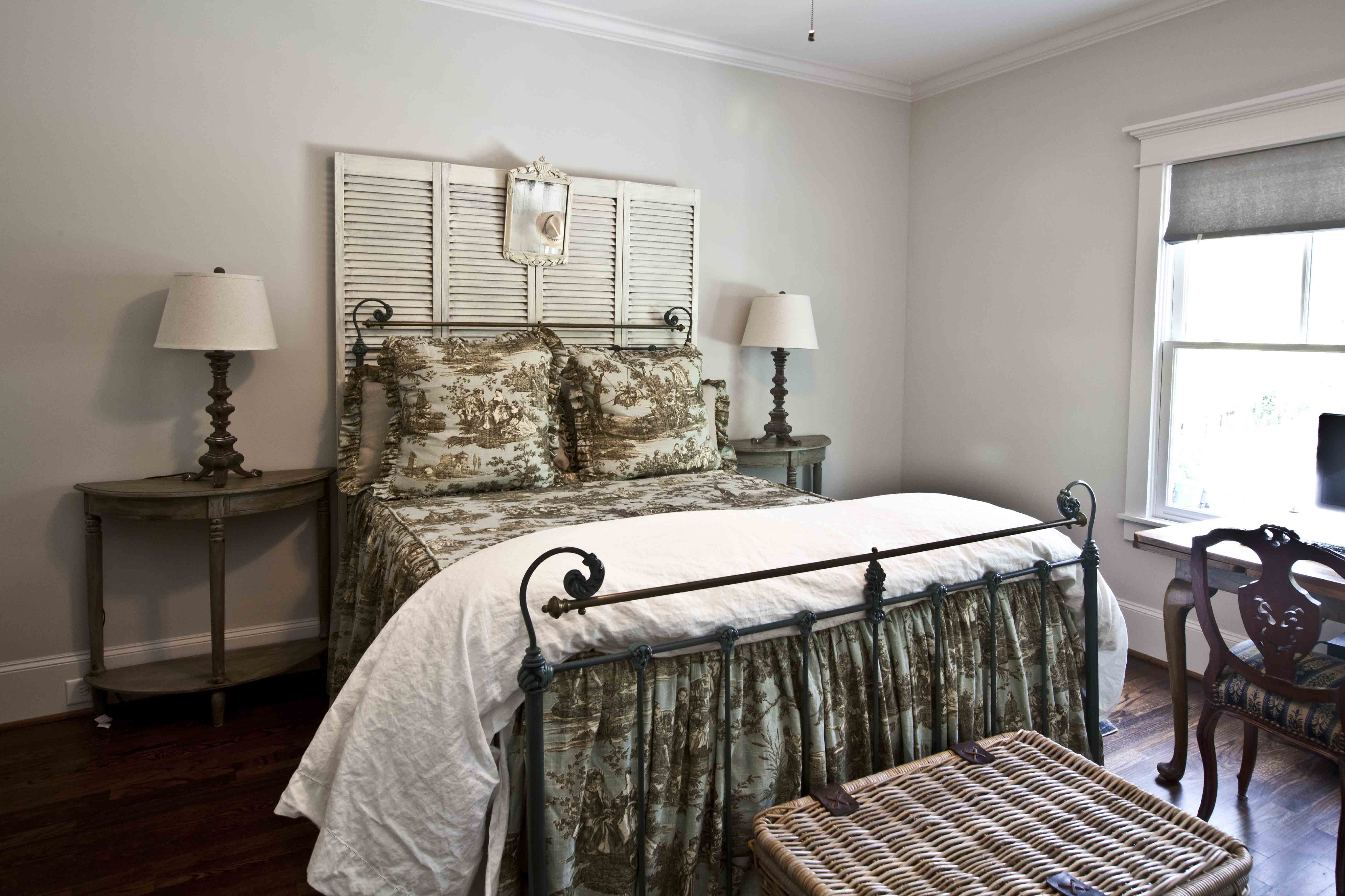 Decorating With Toile Bedroom