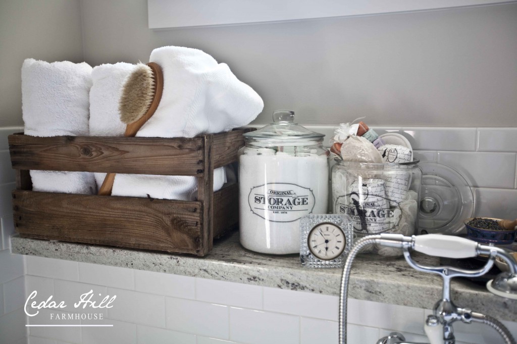 pedestal tub with towels and soaps