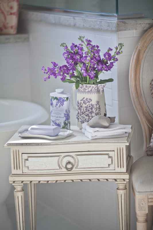 Using a Table in the Bath - Cedar Hill Farmhouse