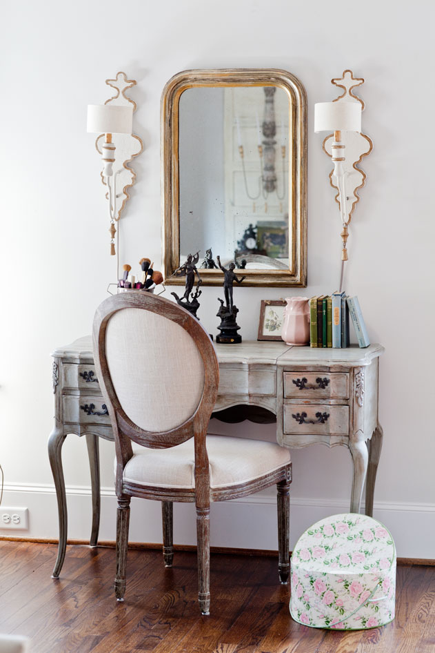 French-chair-and-vanity