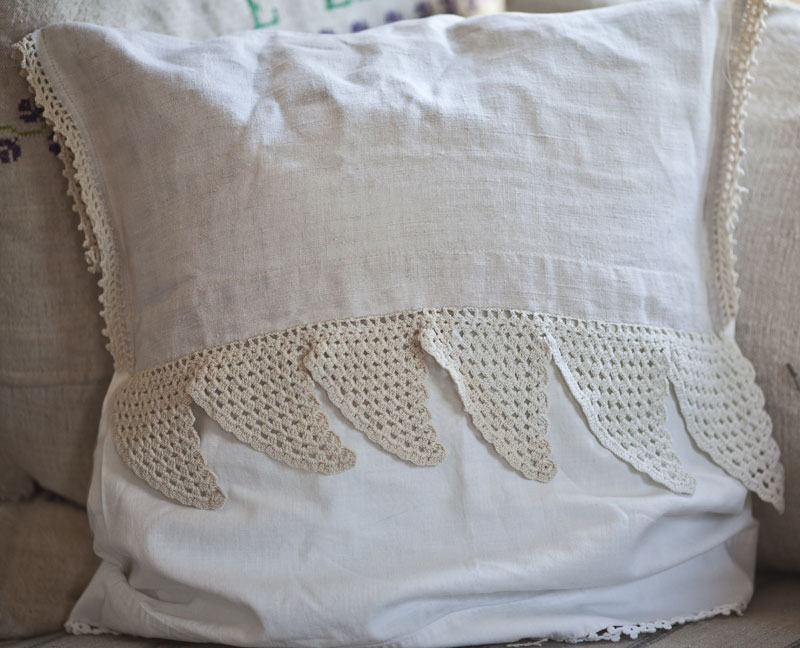 Making Pillows from Vintage Linens - Cedar Hill Farmhouse