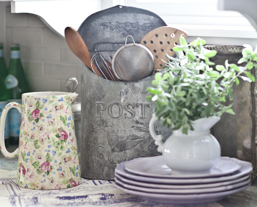 post-box-with-kitchen-spoons