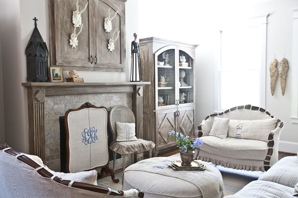 lviing-room-with-slipcovers