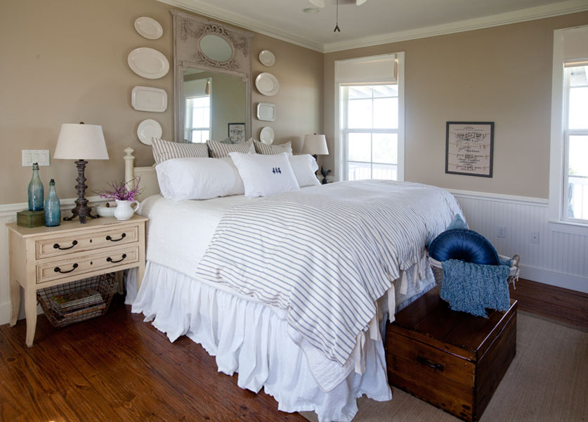 white-and-blue-bed-with-mirror