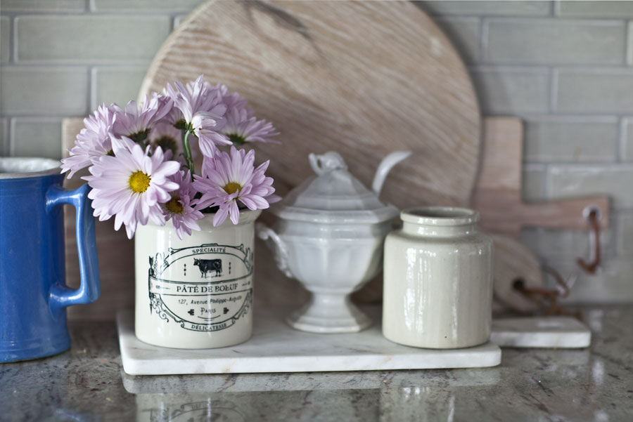 flowers-on-marble