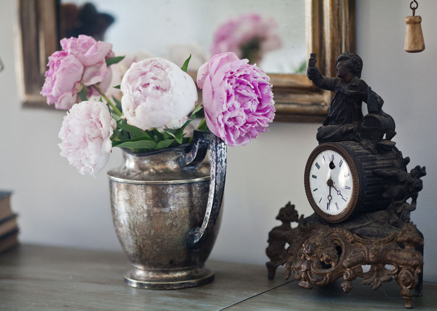 flowers-on-vanity