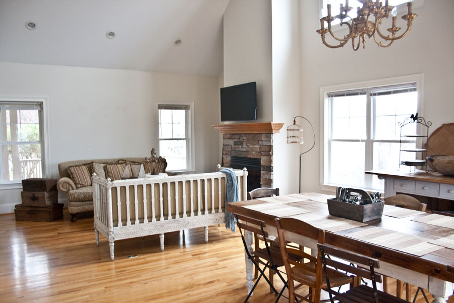 mountain living room before photo