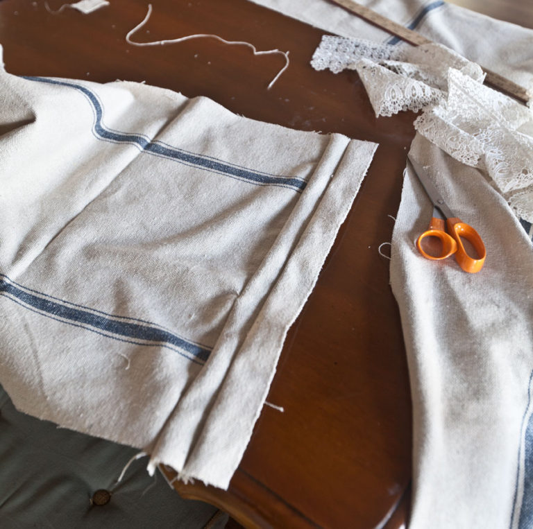 Lace Grainsack Pillow Tutorial Cedar Hill Farmhouse