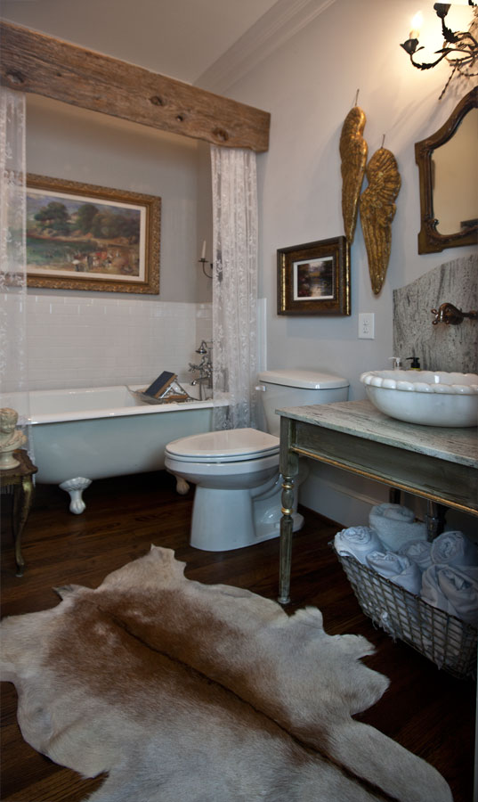 powder-room-gold-leaf