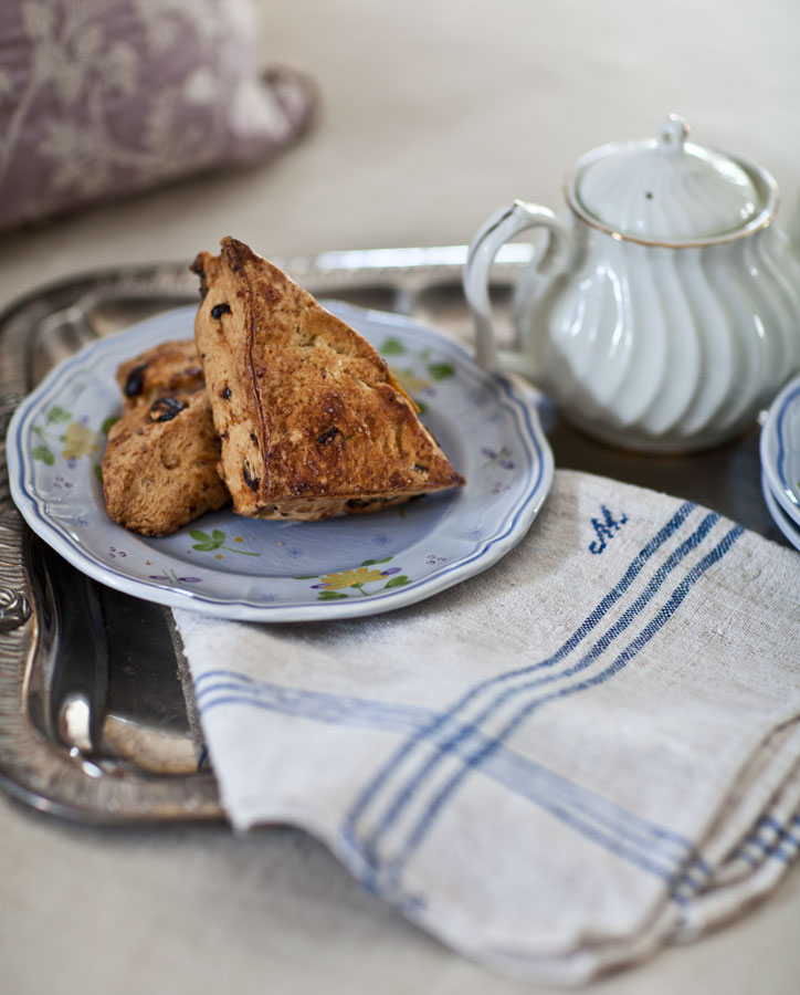 https://cedarhillfarmhouse.com/wp-content/uploads/2016/07/scones.jpg