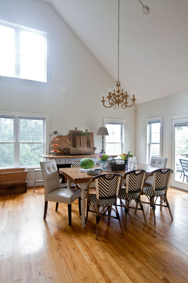 mountain-house-tall-ceiling