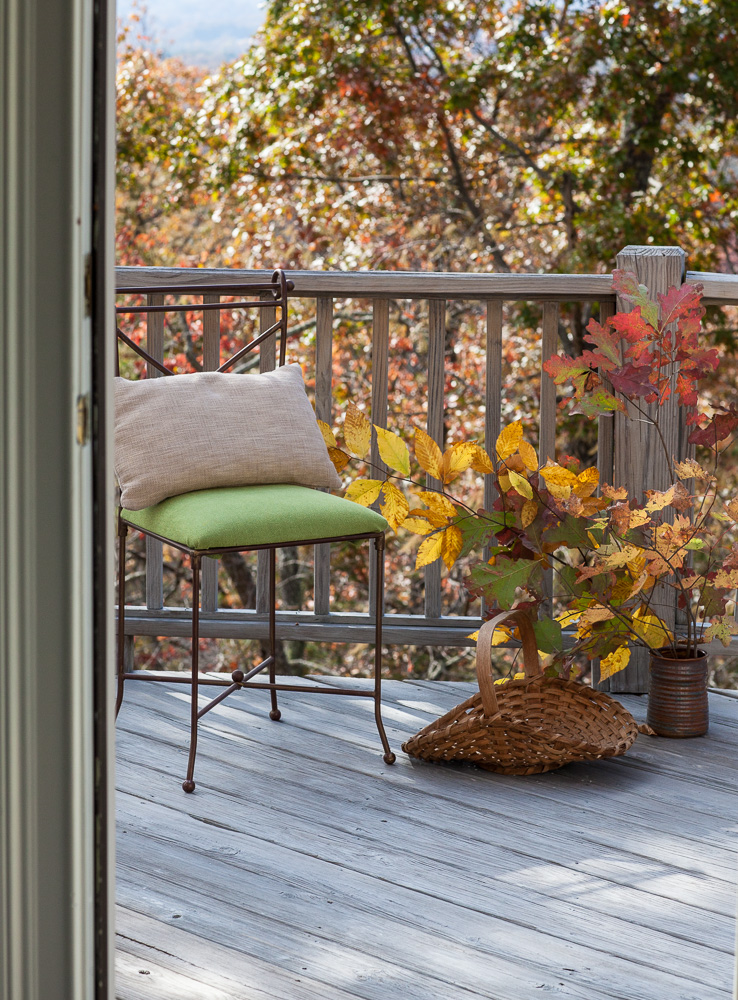 mountain-deck-cedar-hill-farmhouse-8