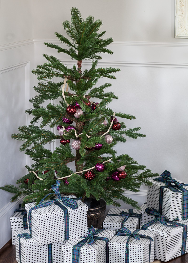 red-and-white-christmas-cedar-hill-farmhouse