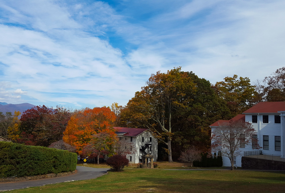 thanksgiving-cedar-hill-farmhouse-mountains-10