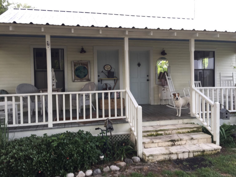 A Seriously Charming Tiny Farmhouse Cedar Hill Farmhouse