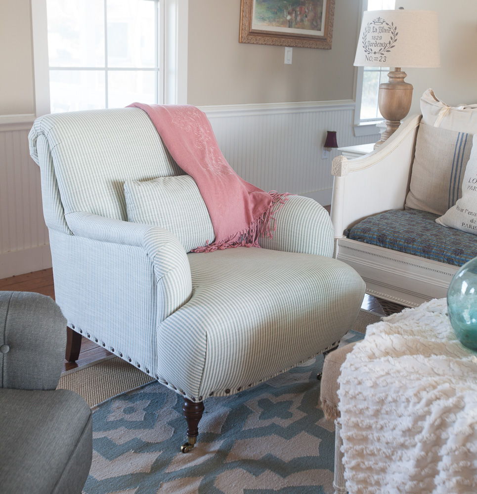 Comfy discount farmhouse chairs