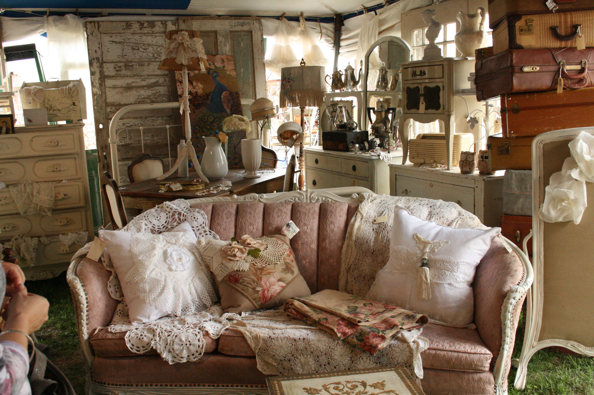 Top 5 Tips for Buying Vintage Decor Cedar Hill Farmhouse