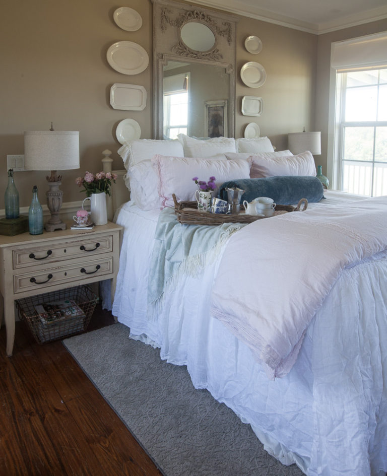 8 Above Bed Décor Ideas - Cedar Hill Farmhouse