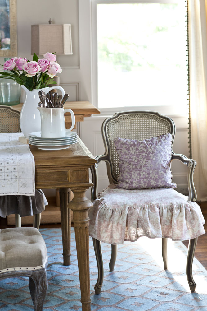 Slipcovered chairs deals shabby chic