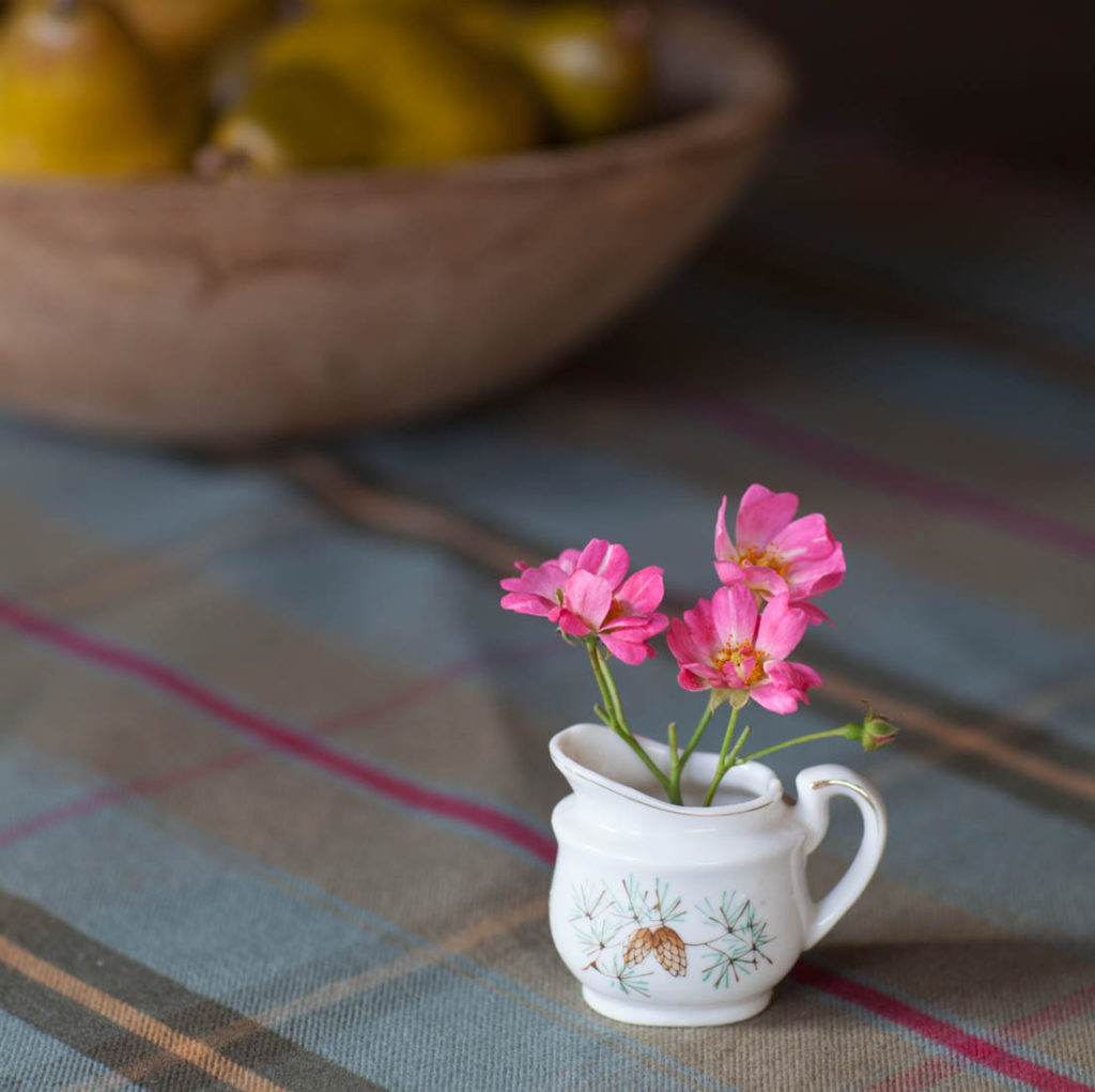 Creative flower vase creamer