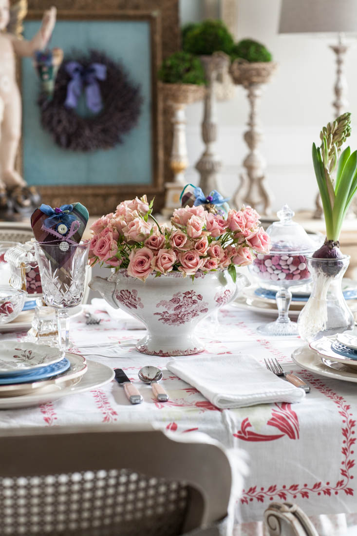 How To Style a Farmhouse Inspired Valentine's Day Tablescape 