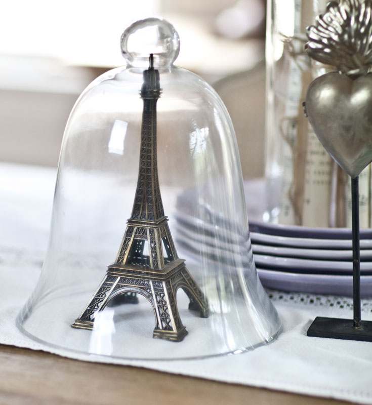 Cloche with Eiffel tower