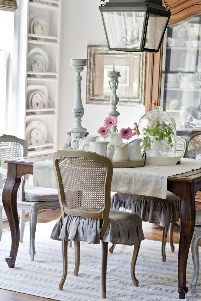 Neutral Versus Color breakfast room