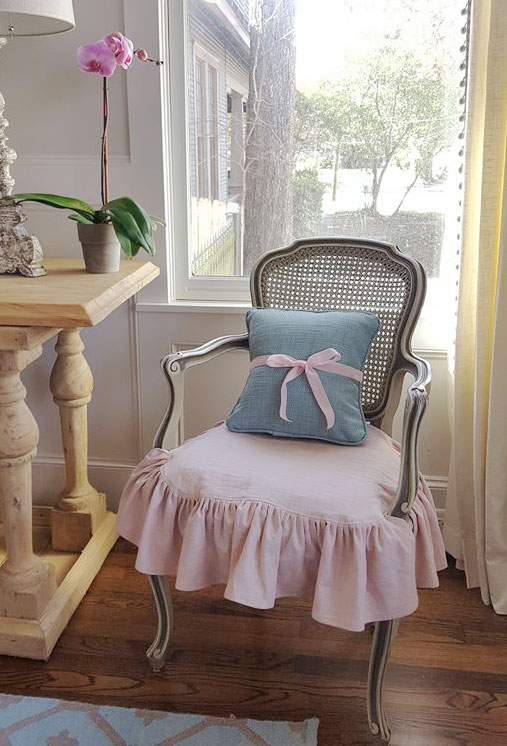 Neutral Versus Color dining room